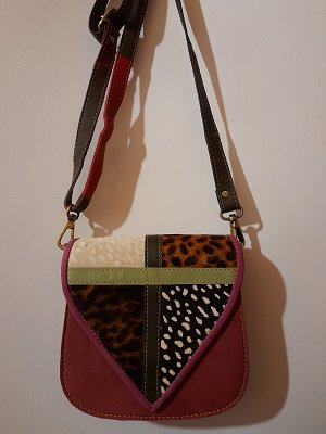 Разноцветная кожаная сумочка с вставками из натуральной шерсти. 18*18*6 см. 