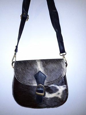  кожаная сумочка с вставками из натуральной шерсти. 18*20*7 см. 
