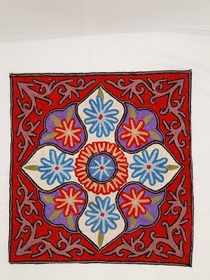 Индийская наволочка с орнаментальной вышивкой шелковыми нитями